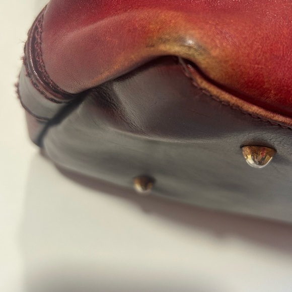 MARINO ORLANDI VINTAGE ITALIAN LEATHER SHOULDER BAG IN BURGUNDY SHADS - Picture 6 of 16